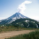 Volcan laissant chapper de la fume